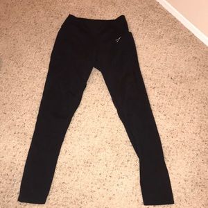 Black leggings with side pockets